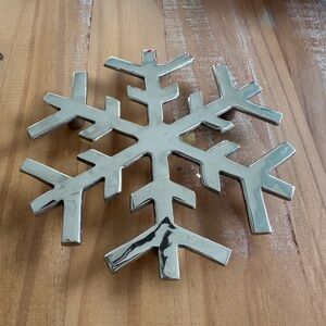 Crate & Barrel Silver-Tone 7" Star Snowflake Trivet Winter Kitchen Home Decor